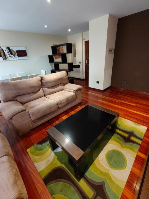 PISO DE 4 DORMITORIOS CON UNA PLAZA DE GARAJE.  OPCIONAL UNA SEGUNDA PLAZA