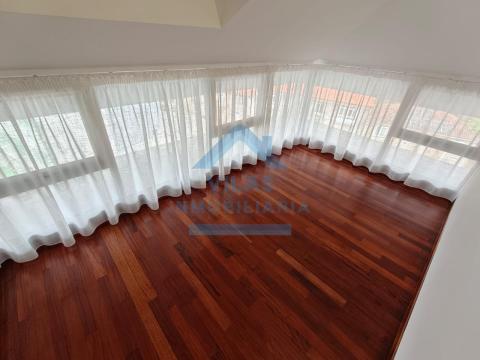 DUPLEX CON PISCINA COMUNITARIA