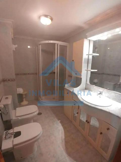 CENTRICA Y AMPLIA  VIVIENDA EN RUA TRAVESA